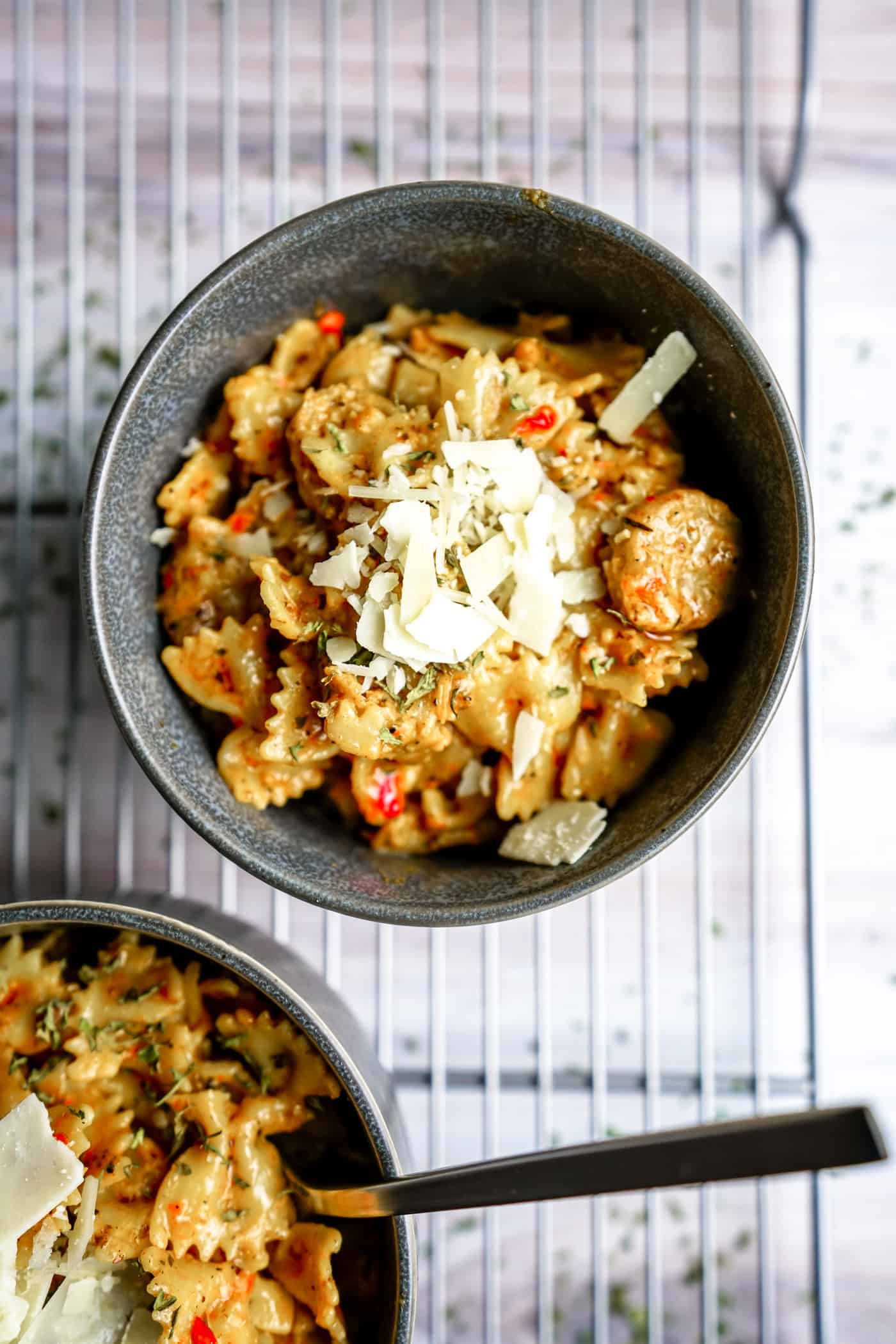 Need a quick and easy dinner tonight everyone in your house will love?  Look no further than this Instant Pot Cajun Pasta with sausage! Packed with flavor, creamy sauce and delicious sausage. 