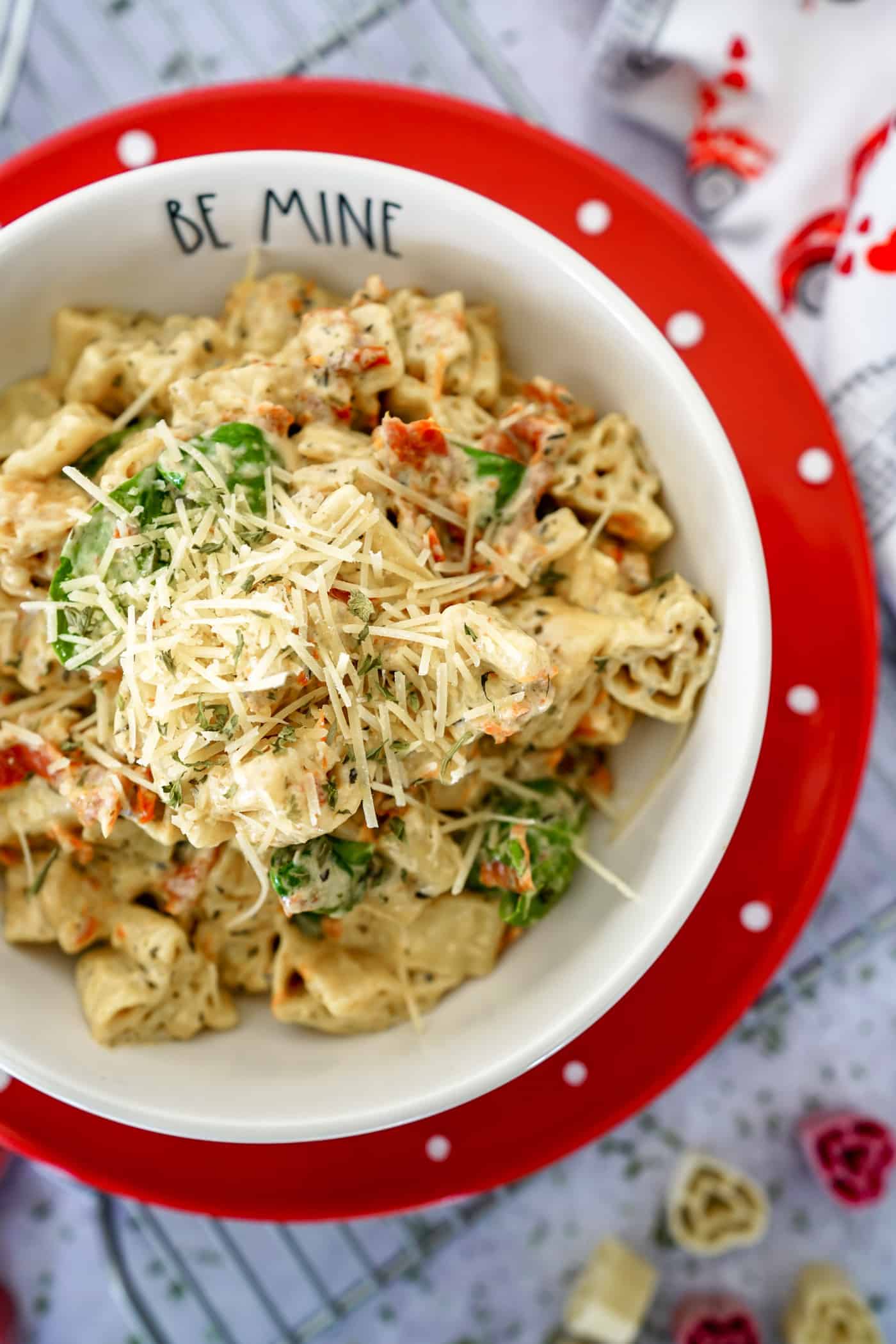 Instant Pot Tuscan Pasta is very easy to make, creamy and delicious with perfect sun dried tomatoes and spinach. Made in less than 5 minutes!