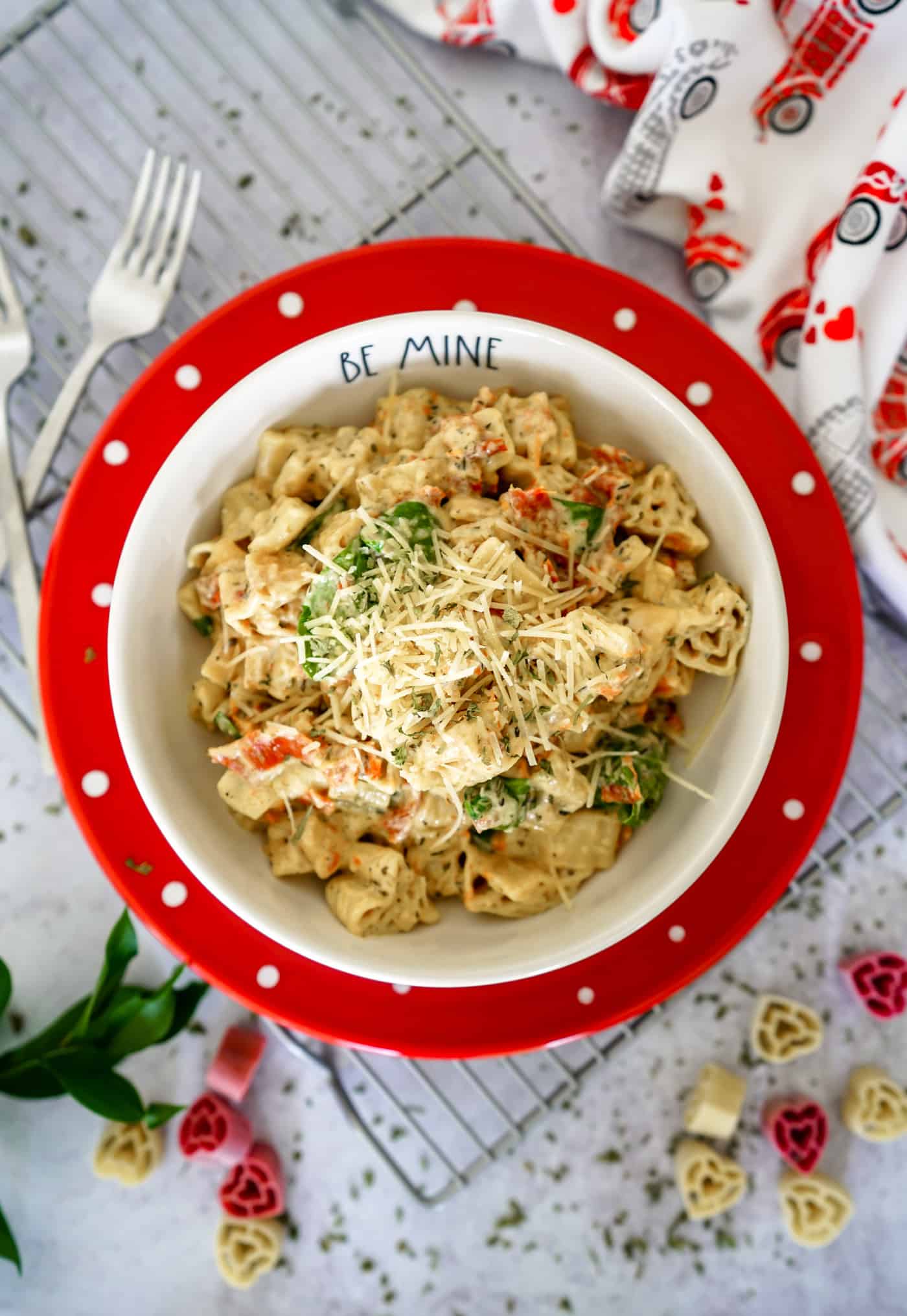 Instant Pot Tuscan Pasta is very easy to make, creamy and delicious with perfect sun dried tomatoes and spinach. Made in less than 5 minutes!