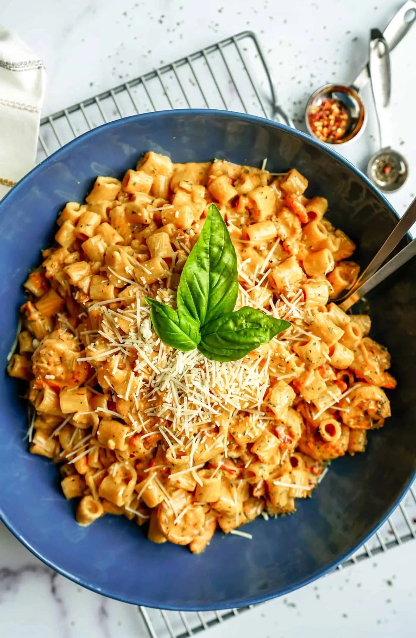 A Lily Love Affair shares and easy and delicious Instant Pot Creamy Cajun Pasta recipe.